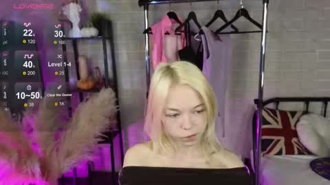 Snapshot of millaholt chatting on 10-22-25, 08:47 Hello Im Mila online show from 10-22-25, 08:47