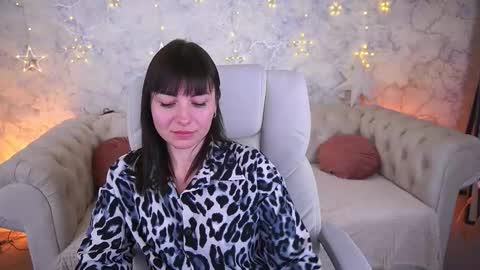 Snapshot of millaluxlove chatting on 01-13-26, 08:41 millaluxlove online show from 01-13-26, 08:41