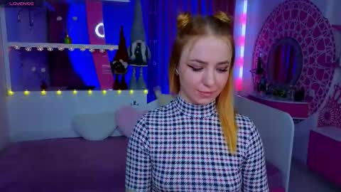 Snapshot of millana_hot chatting on 12-14-25, 11:31 Milana online show from 12-14-25, 11:31