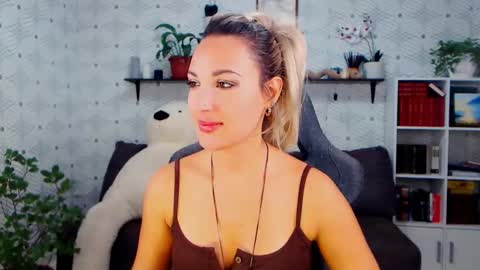 MillaXQueen online show from 10-24-25, 04:25