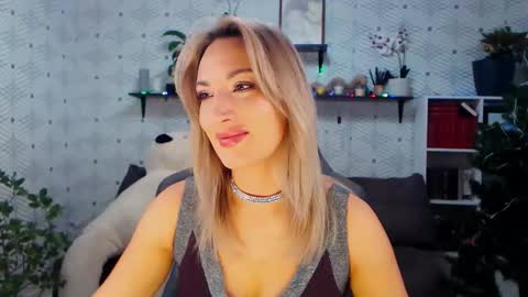 MillaXQueen online show from 12-14-25, 07:25