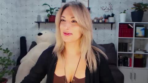 Snapshot of millaxqueen chatting on 02-07-26, 04:22 MillaXQueen online show from 02-07-26, 04:22