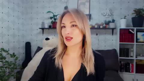 Snapshot of millaxqueen chatting on 02-12-26, 04:02 MillaXQueen online show from 02-12-26, 04:02