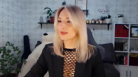 Snapshot of millaxqueen chatting on 03-24-26, 11:59 MillaXQueen online show from 03-24-26, 11:59