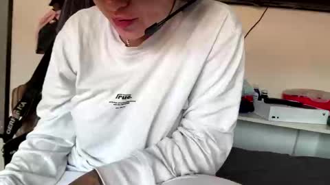 Snapshot of milley_rose chatting on 10-31-25, 01:45 Im girl my name is Johana online show from 10-31-25, 01:45