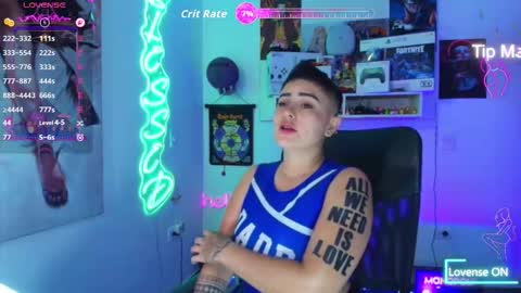 Snapshot of milley_rose chatting on 11-25-25, 08:20 Im girl my name is Johana online show from 11-25-25, 08:20