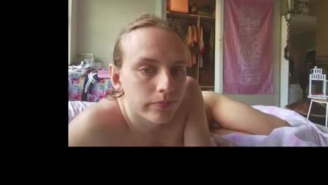 Snapshot of millycums chatting on 11-17-25, 06:19 millycums online show from 11-17-25, 06:19