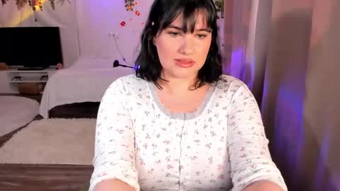 Snapshot of milmilla chatting on 10-18-25, 01:56 milmilla online show from 10-18-25, 01:56