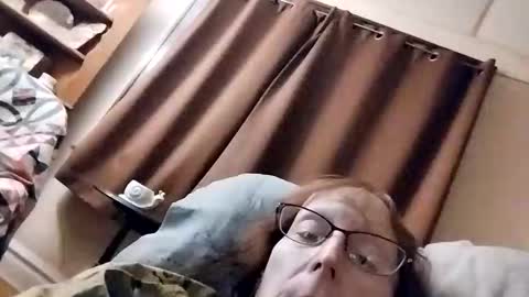 Snapshot of miloanj chatting on 11-25-25, 12:10 miloanj online show from 11-25-25, 12:10