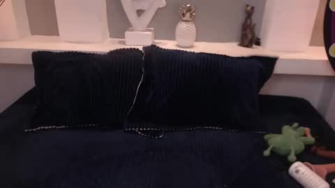 Milu Wallace  online show from 12-05-25, 01:36