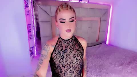 Snapshot of miludollts chatting on 02-06-26, 02:27 kendall online show from 02-06-26, 02:27