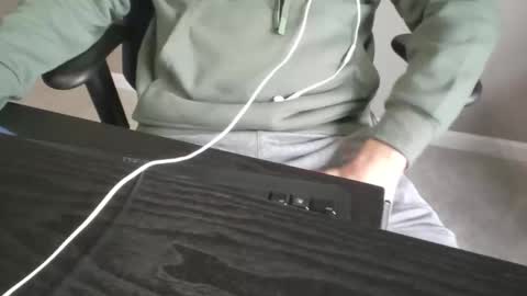 Snapshot of milwaukeebadger24 chatting on 10-31-25, 01:45 milwaukeebadger24 online show from 10-31-25, 01:45