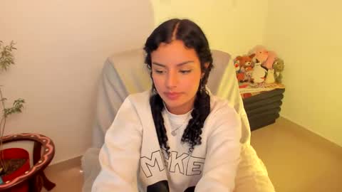 Mimii  online show from 11-24-25, 02:44