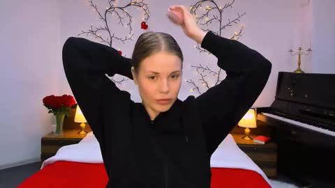 Snapshot of mimicass chatting on 10-07-25, 01:41 Kelly online show from 10-07-25, 01:41