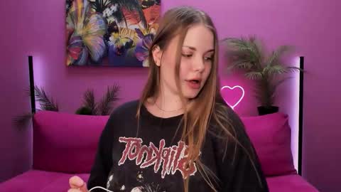 Snapshot of mimicass chatting on 10-17-25, 08:17 Kelly online show from 10-17-25, 08:17