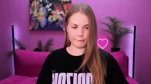 Snapshot of mimicass chatting on 10-21-25, 01:34 Kelly online show from 10-21-25, 01:34