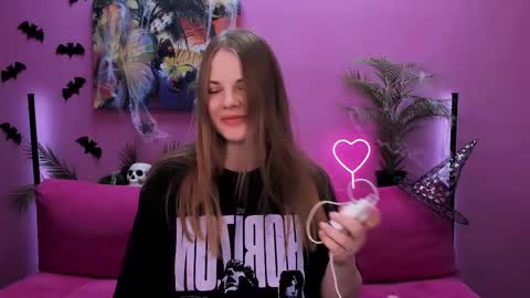 Snapshot of mimicass chatting on 10-31-25, 09:10 Kelly online show from 10-31-25, 09:10