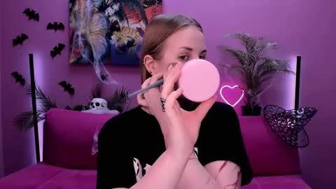 Snapshot of mimicass chatting on 11-12-25, 06:36 Kelly online show from 11-12-25, 06:36