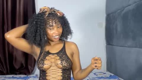 Snapshot of mimiluv6 chatting on 11-07-25, 11:10 mimi online show from 11-07-25, 11:10