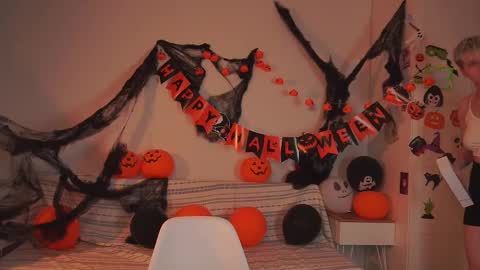 Snapshot of mimipuff chatting on 11-04-25, 02:16 Sonya online show from 11-04-25, 02:16