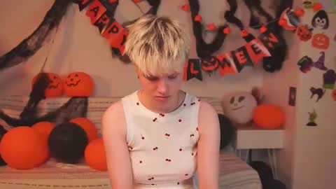 Snapshot of mimipuff chatting on 11-06-25, 02:07 Sonya online show from 11-06-25, 02:07