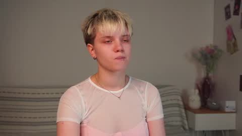 Snapshot of mimipuff chatting on 11-12-25, 02:06 Sonya online show from 11-12-25, 02:06