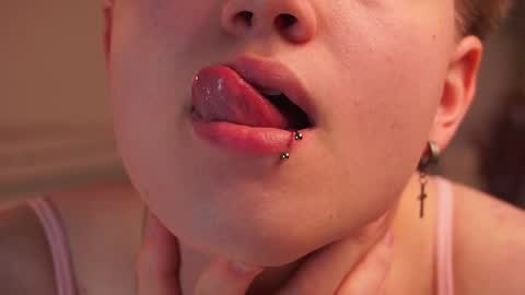 Snapshot of mimipuff chatting on 11-13-25, 03:00 Sonya online show from 11-13-25, 03:00