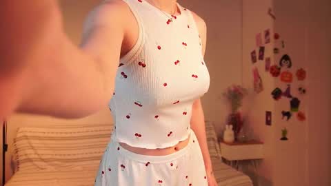 Snapshot of mimipuff chatting on 11-20-25, 02:06 Sonya online show from 11-20-25, 02:06