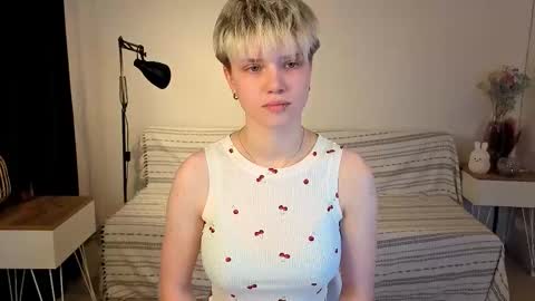 Snapshot of mimipuff chatting on 11-27-25, 02:19 Sonya online show from 11-27-25, 02:19