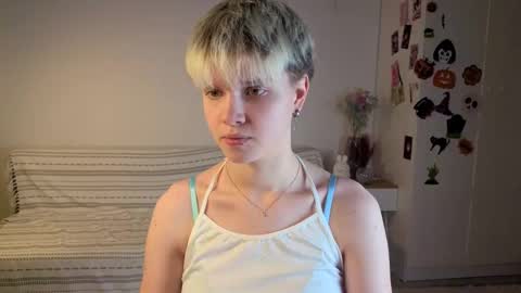 Snapshot of mimipuff chatting on 11-29-25, 02:09 Sonya online show from 11-29-25, 02:09