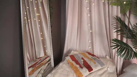 Frances  Next streams Thu Fri Sat 8am -  4pm GMT3 online show from 11-09-25, 06:12