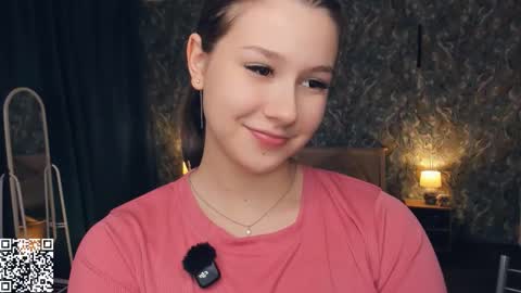 Snapshot of minditrelles chatting on 11-28-25, 07:11 Mindi online show from 11-28-25, 07:11