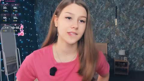 Snapshot of minditrelles chatting on 12-17-25, 07:03 Mindi online show from 12-17-25, 07:03