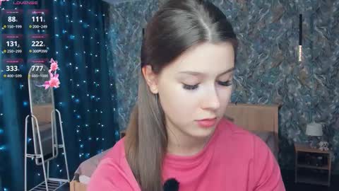 Snapshot of minditrelles chatting on 12-21-25, 07:04 Mindi online show from 12-21-25, 07:04