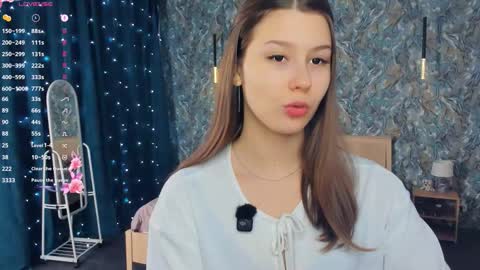 Snapshot of minditrelles chatting on 01-08-26, 06:59 Mindi online show from 01-08-26, 06:59