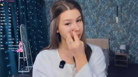 Snapshot of minditrelles chatting on 01-11-26, 07:02 Mindi online show from 01-11-26, 07:02