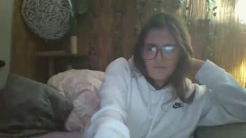 Snapshot of mindymounds chatting on 10-16-25, 01:12 Mindy online show from 10-16-25, 01:12