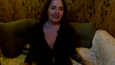 Snapshot of mindymounds chatting on 11-17-25, 07:47 Mindy online show from 11-17-25, 07:47