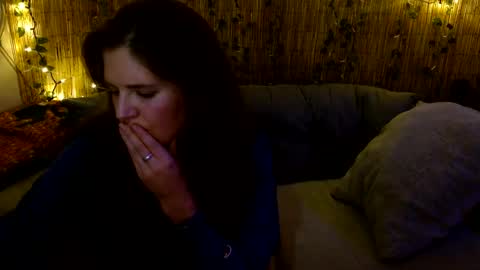 Snapshot of mindymounds chatting on 11-19-25, 09:42 Mindy online show from 11-19-25, 09:42