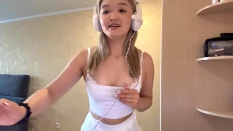 Kate online show from 09-30-25, 05:34