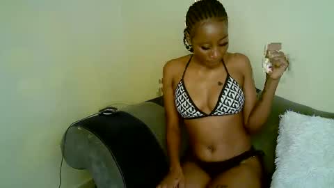 minieme001 online show from 02-21-26, 11:11