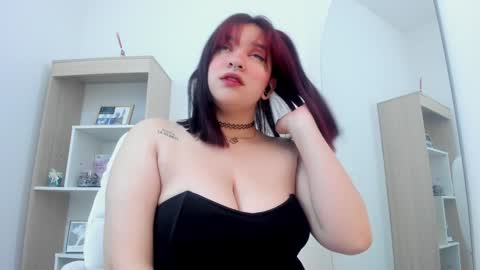 Snapshot of minniee_n chatting on 12-27-24, 11:39 MINNI online show from 12-27-24, 11:39