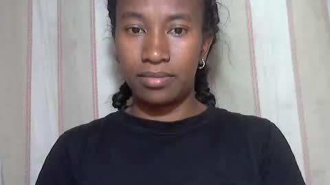 minouch211907 online show from 11-11-25, 06:13