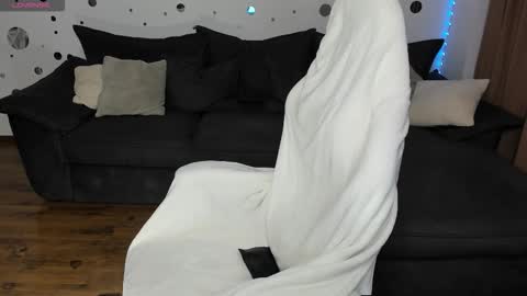 Snapshot of mira_fantasy chatting on 10-06-25, 04:32 mira_fantasy online show from 10-06-25, 04:32