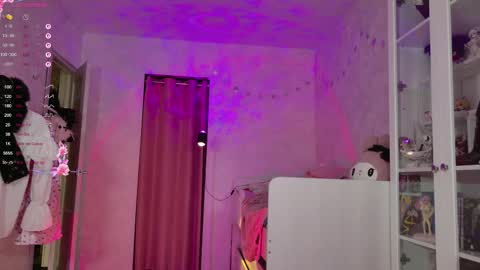 Snapshot of mira_jadee chatting on 12-17-25, 08:04 Mira online show from 12-17-25, 08:04