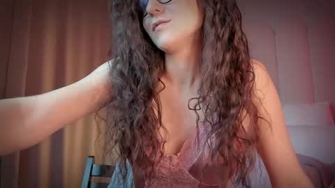 Snapshot of mira_kraviz chatting on 11-20-25, 06:18 Mira online show from 11-20-25, 06:18