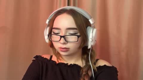 mira_light_ online show from 09-30-25, 03:17