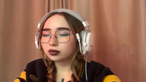 mira_light_ online show from 10-02-25, 03:08