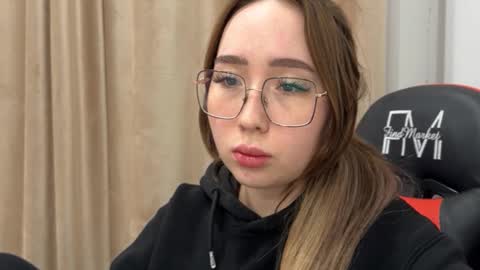 mira_light_ online show from 11-11-25, 04:29