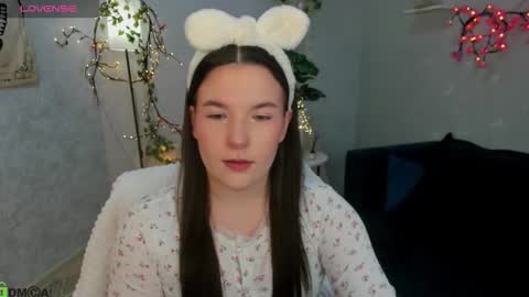 Snapshot of mira_silk chatting on 01-17-26, 03:22 Mira online show from 01-17-26, 03:22